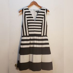 Allen B by Allen Schwartz black and white stripped